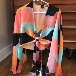 Funky disco vibe tie front crop top. EUC